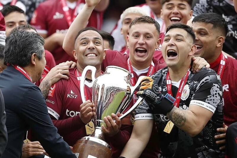 El defensor fue campeón con La Serena. Foto: @enzoguerrero17