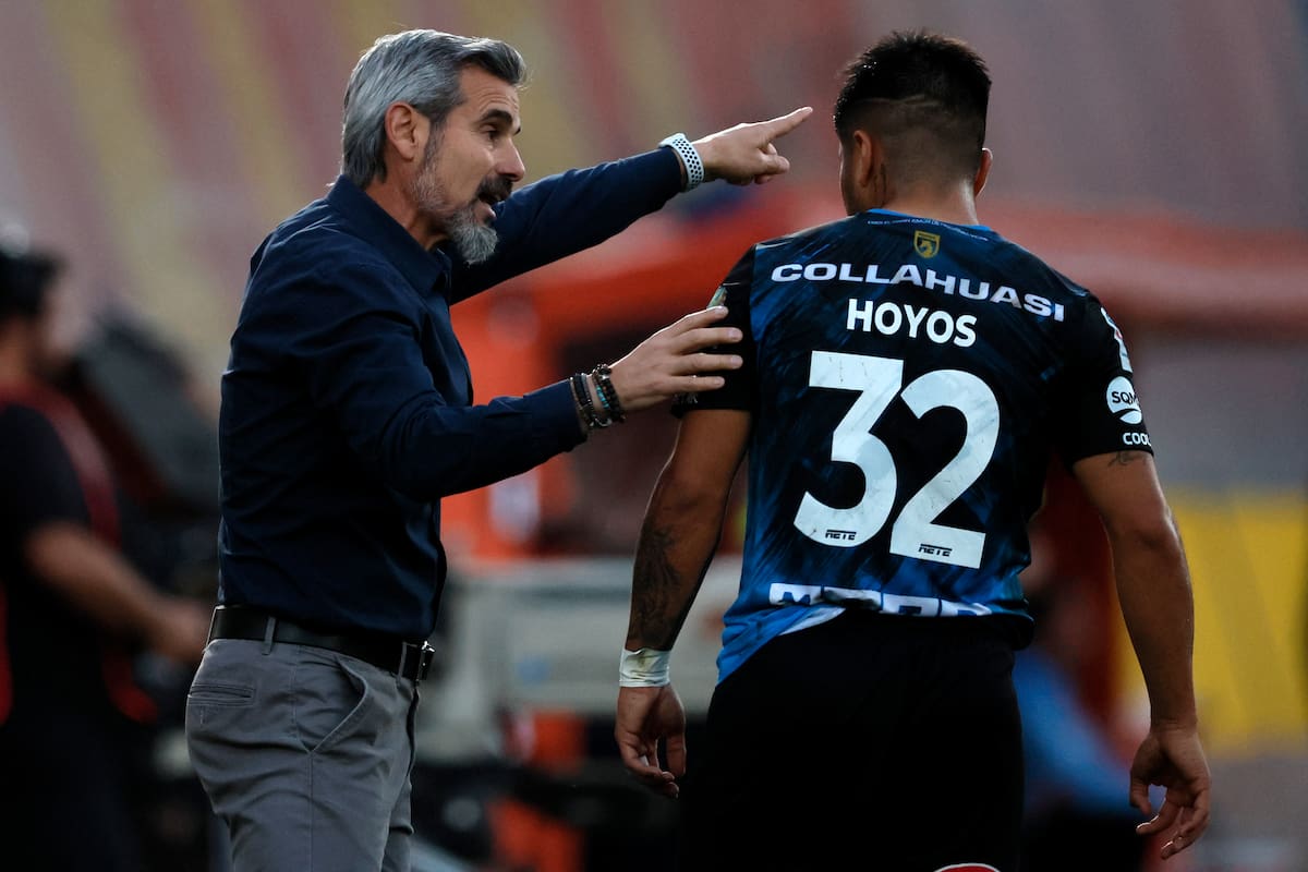 El volante junto a Miguel Ramírez.