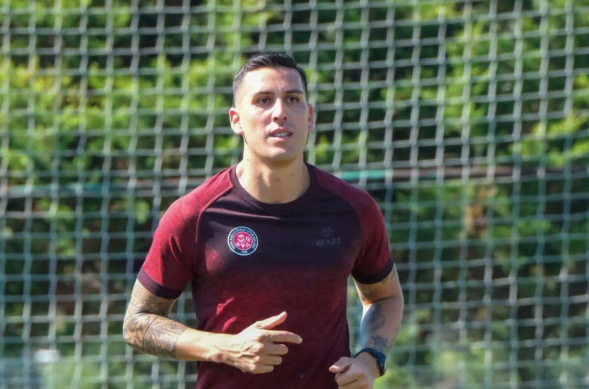 Se comienza a aclarar el futuro de Enzo Roco: este club del fútbol chileno busca sus servicios