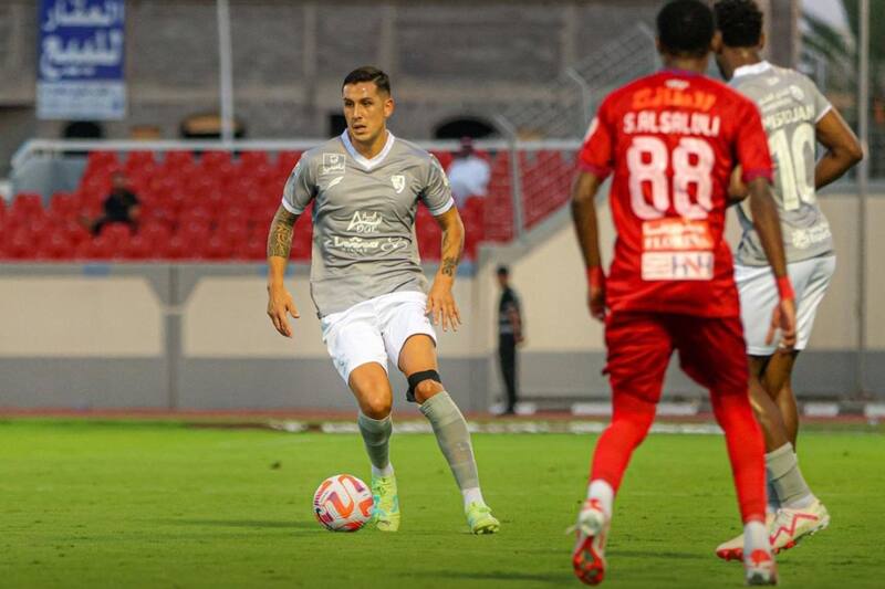 Enzo Roco jugando por Al-Tai.