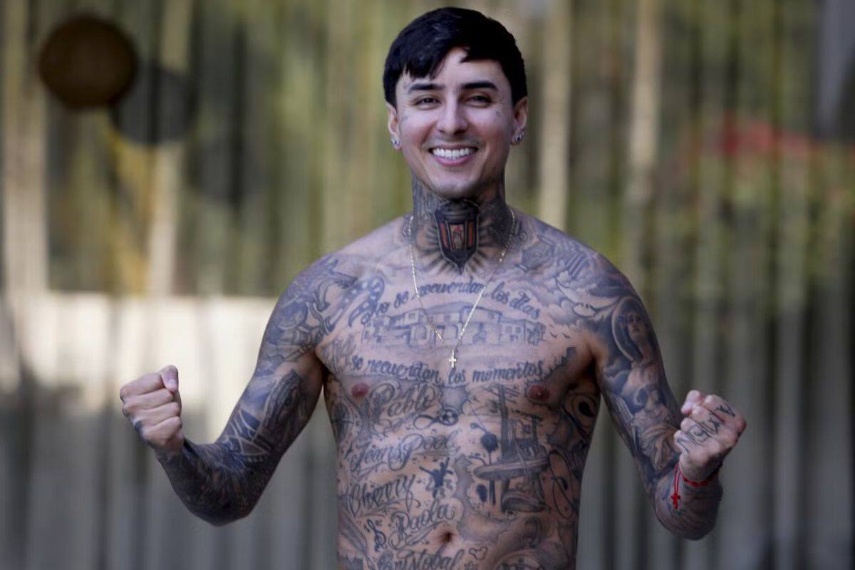 El mediocampista chileno explicó la razón detrás de su cuerpo tatuado. Foto: O Globo.