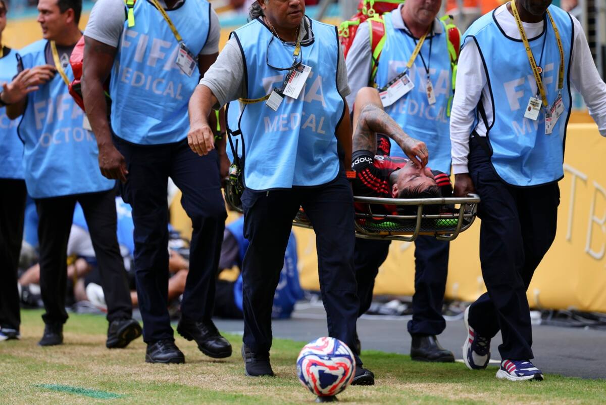 así fue retirado en el Mundial de Clubes. Foto: EFE.