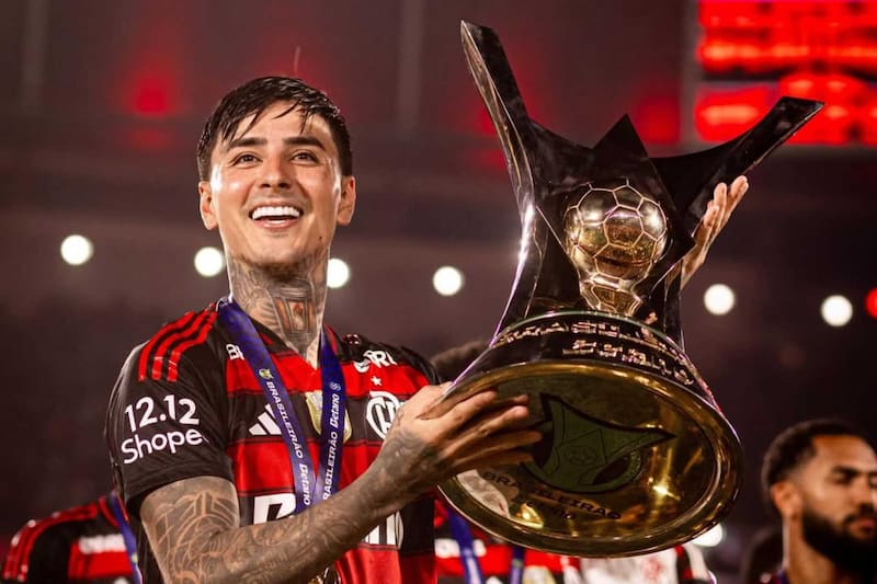 El mediocampista chileno tendrá la oportunidad de cerrar el año como campeón del mundo. Foto: Instagram Pulgar