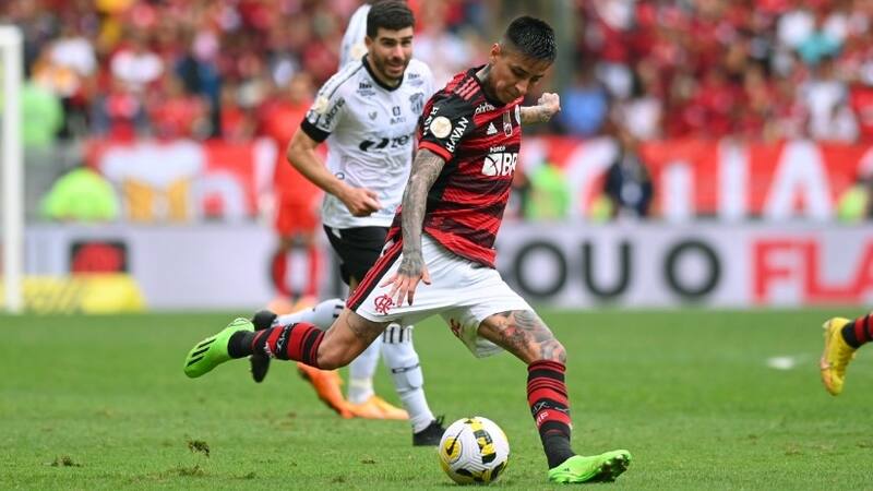Erick Pulgar ha sido titular en los últimos tres partidos de Flamengo, con un gran rendimiento.