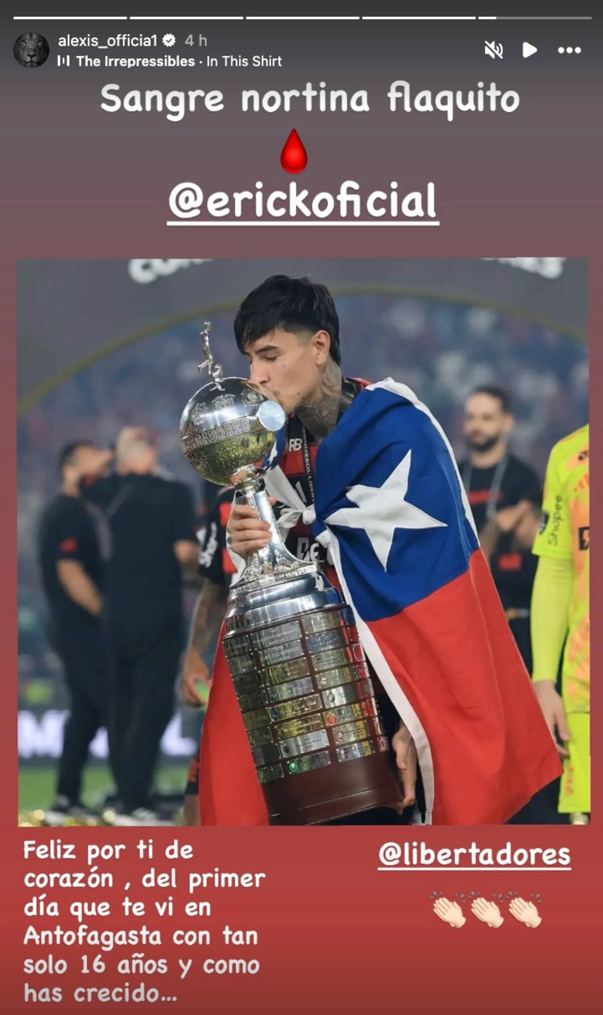 El volante fue felicitado por Alexis Sánchez.