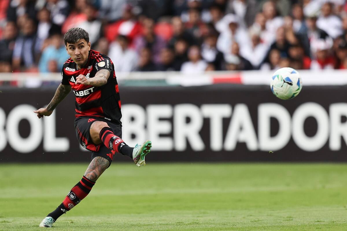El chileno con la camiseta del Flamengo. Foto: EFE.