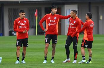 No ha podido brillar en La Roja, pero el DT de su club se derrite por él: “Nivel Barcelona”