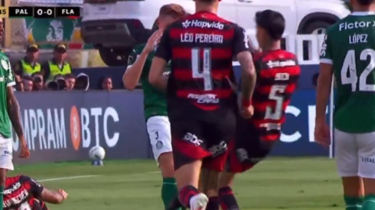 VIDEO | Se salvó de la roja: la fuerta patada de Erick Pulgar en la final de la Copa Libertadores