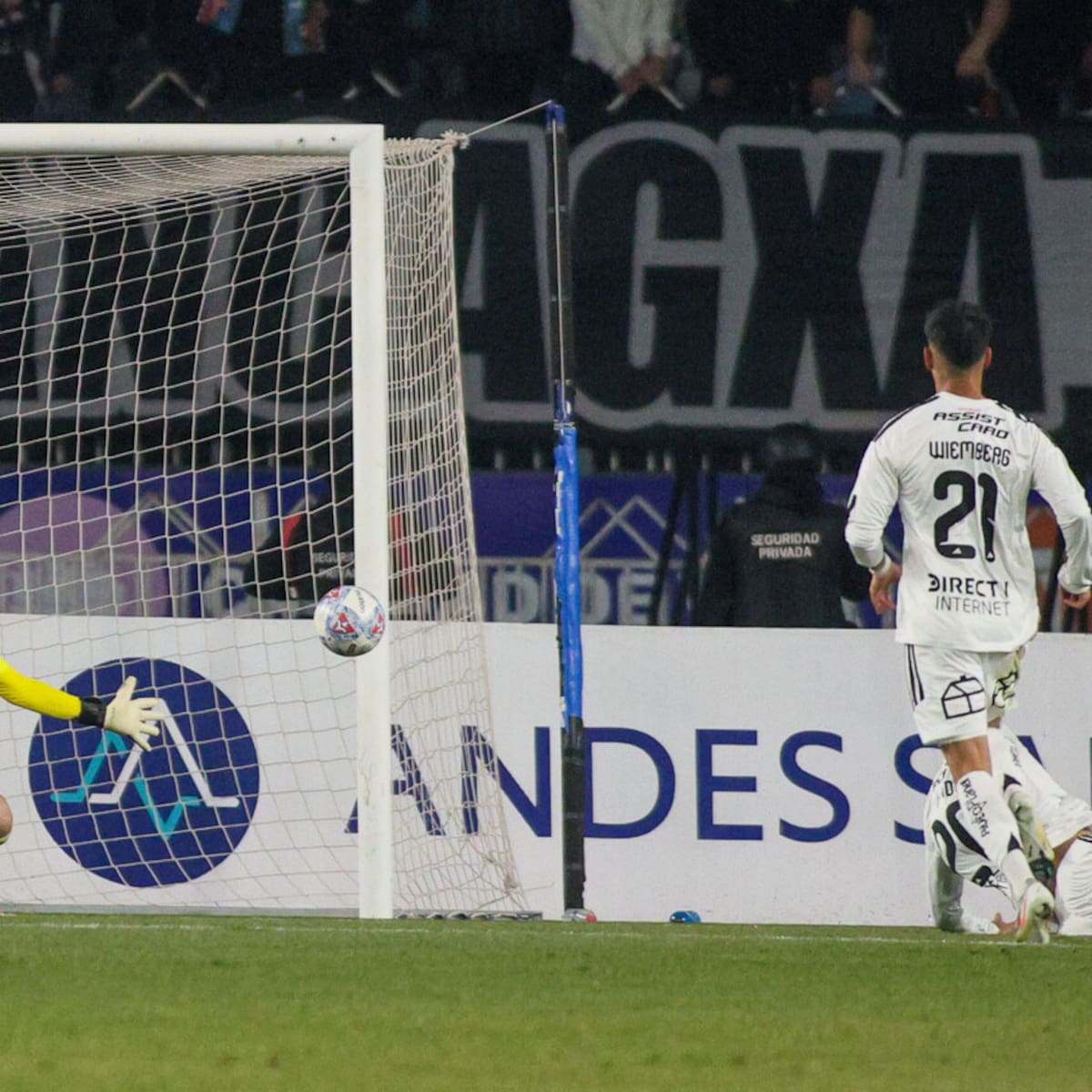 “Que se retire”: El jugador de Colo-Colo que se llevó todas las críticas de los hinchas tras goleada ante O’Higgins