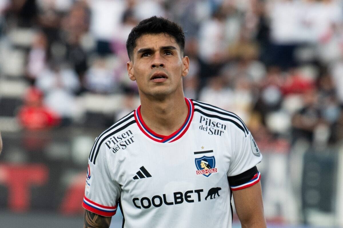 Resolvió su continuidad en Colo Colo, pese a que la semana comenzó con advertencia desde Valdivia.