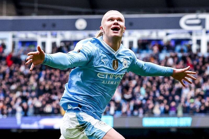 Erling Haaland llega encendido al clásico de Manchester.