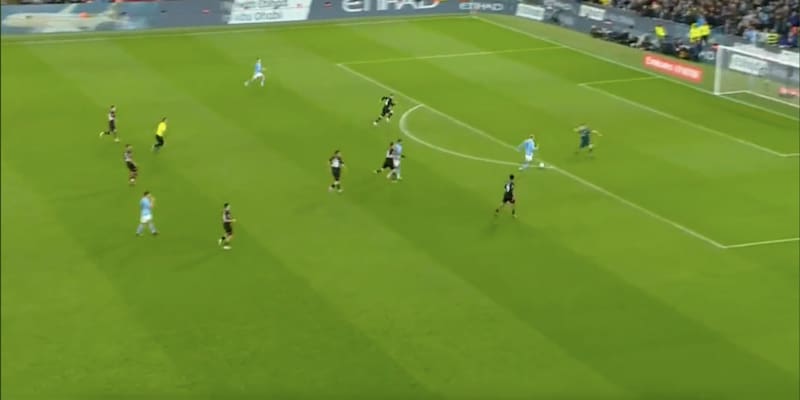 Erling Haaland convirtió un hat trick en goleada del Manchester City.
