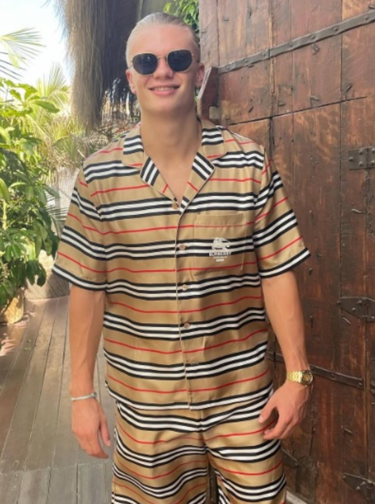 A Erling Haaland le gusta portar lujosos relojes.