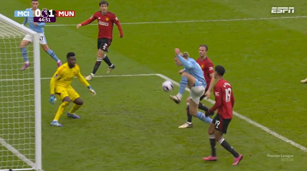 perdió un gol increíble en el Clásico de Manchester