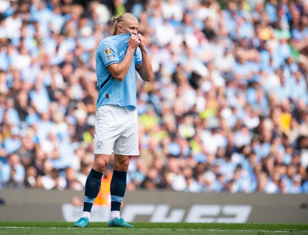 Erling Haaland, una de las figuras del Manchester City, debe 65 mil pesos por una multa de tránsito. Foto: EFE.