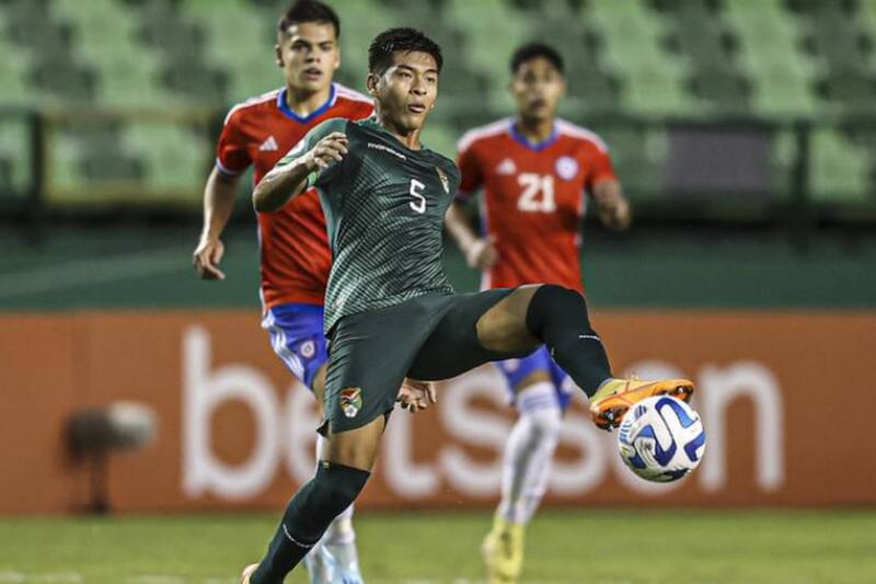 jugando por la Selección de Bolivia.