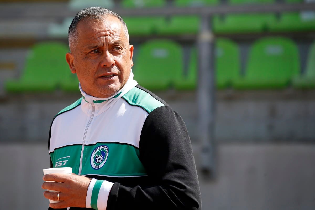 El entrenador en la Primera B.