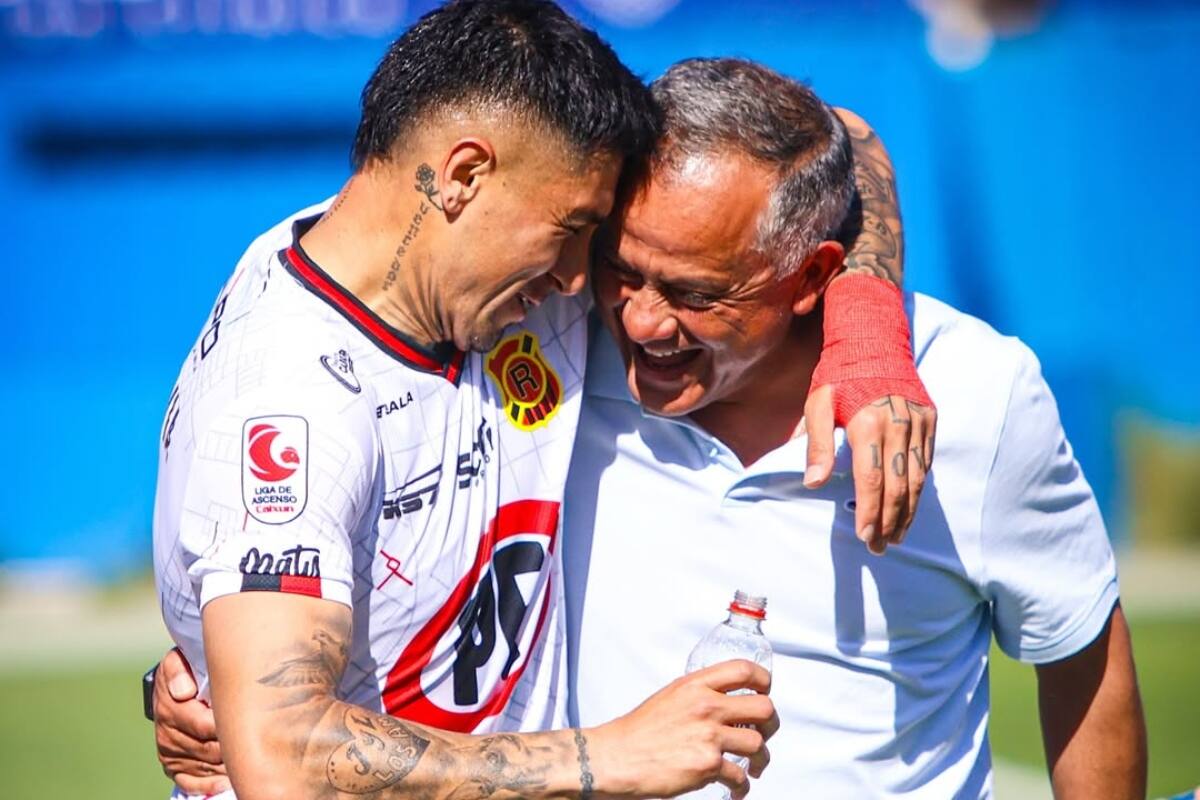 El DT se ilusiona con el ascenso junto a Rangers en Primera B. Foto: @rangersdetalca.cl