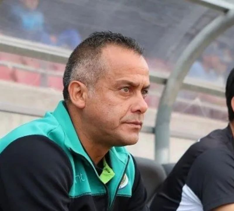 El entrenador lo pasa mal en Puerto Montt, sumando apenas un triunfo en ocho partidos disputados.
