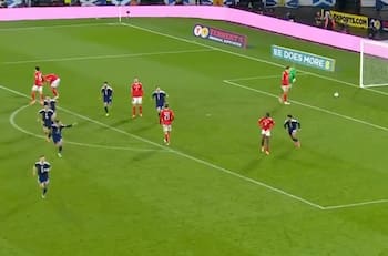 Con dos goles en los descuentos: la dramática clasificación de selección europea que vuelve al Mundial tras 28 años