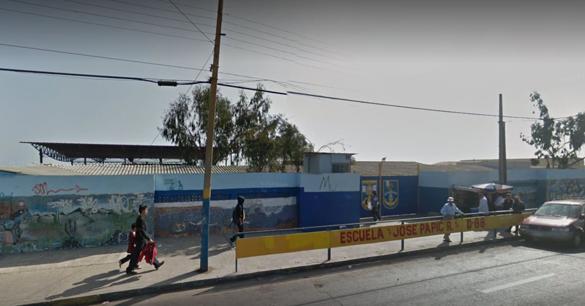 Escuela D-68 José Papic Radnic de Antofagasta. Créditos: Google Maps.