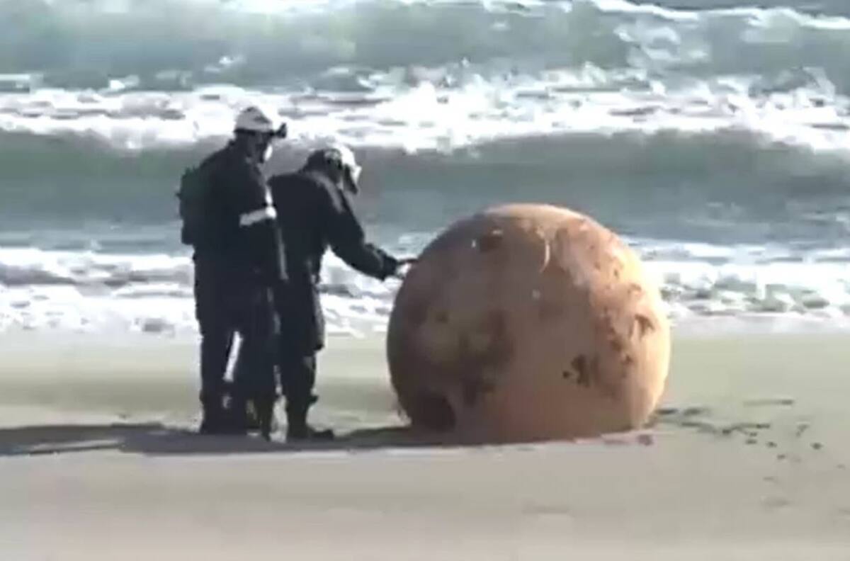 VIDEO | Japón: Encuentran misteriosa esfera gigante en la playa de Enshuhama en Hamamatsu