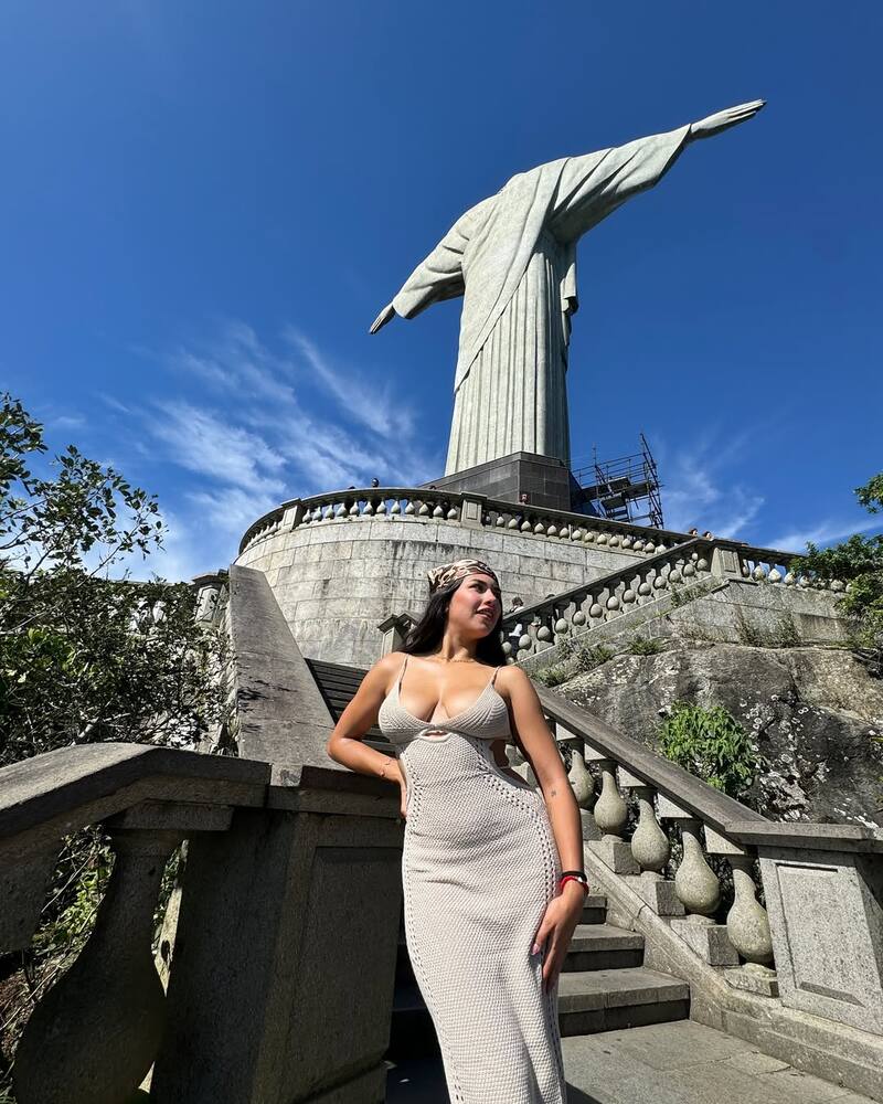 La influencer disfrutando del Cristo Redentor. Créditos: Instagram.