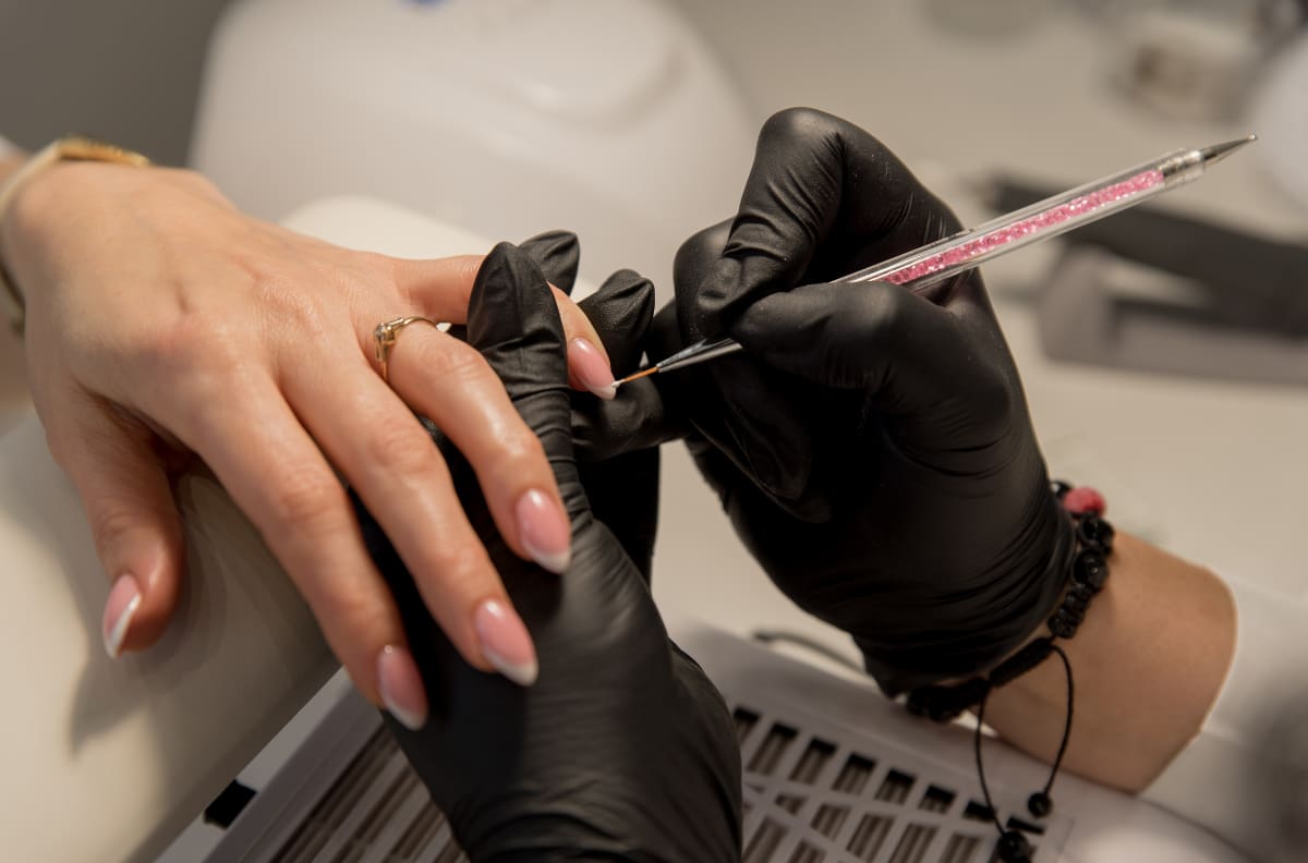 Harvard advierte sobre los efectos a la salud de distintos tipos de esmaltes para las uñas