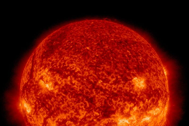Captan impresionantes imágenes de llamaradas solares.
