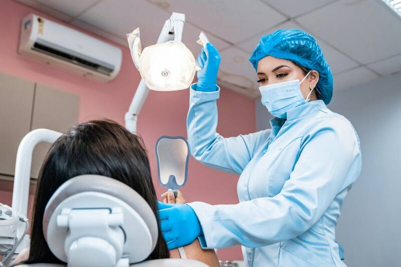 sortea un tratamiento dental. Foto: Referencial.