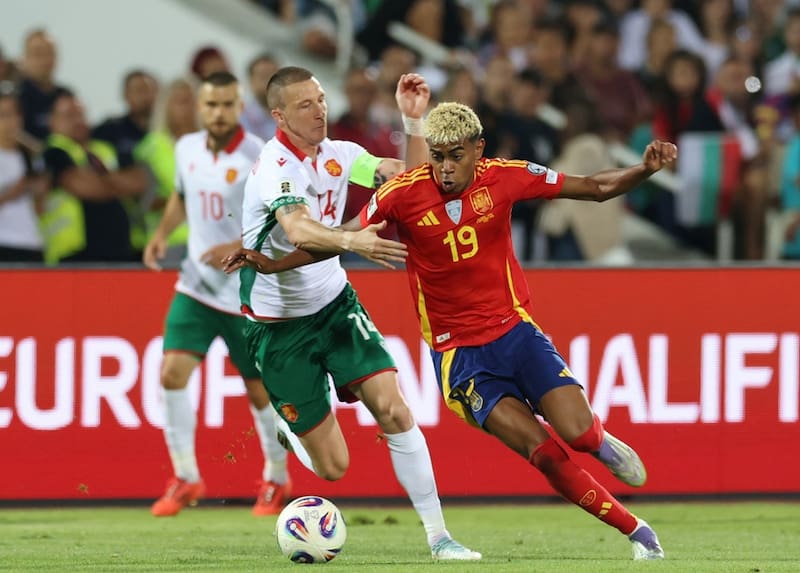 Con Lamine Yamal a la cabeza, los campeones de Europa golearon a Bulgaria en Sofia.