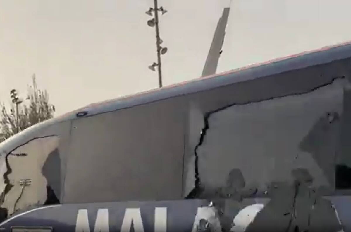 VIDEO | Escándalo en España: gran final se aplaza porque destrozaron a piedrazos el bus visitante