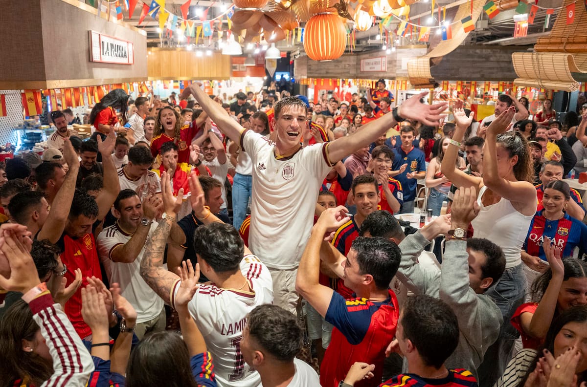 VIDEO | Españoles sorprenden con adaptación del reconocido cántico argentino del Mundial 2022