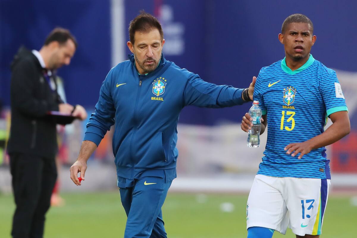 El entrenador de Brasil, Ramon Menezes, es fotografiado tras la eliminación histórica del Scratch en fase de grupos.