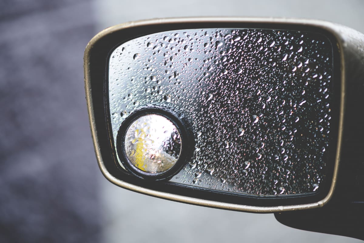 Este tip permite evitar que los cristales se mojen y empañen en días de lluvia utilizando solo un producto.