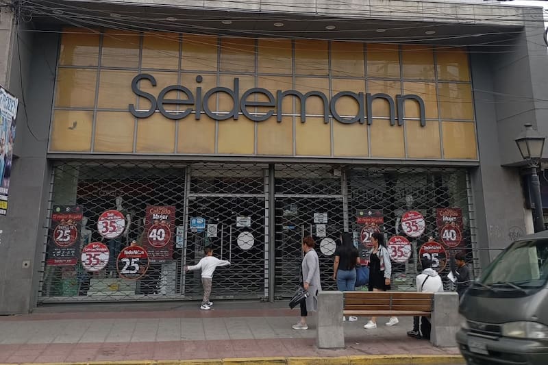 La histórica cadena de tiendas de la quinta región cerrará para siempre luego de que su operación se hiciera insostenible para la compañía. Créditos: César Campos en Facebook.