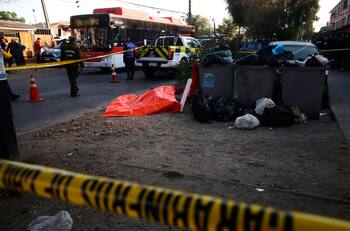 Horrible hallazgo: Encuentran un feto al interior de la basura en la vía pública