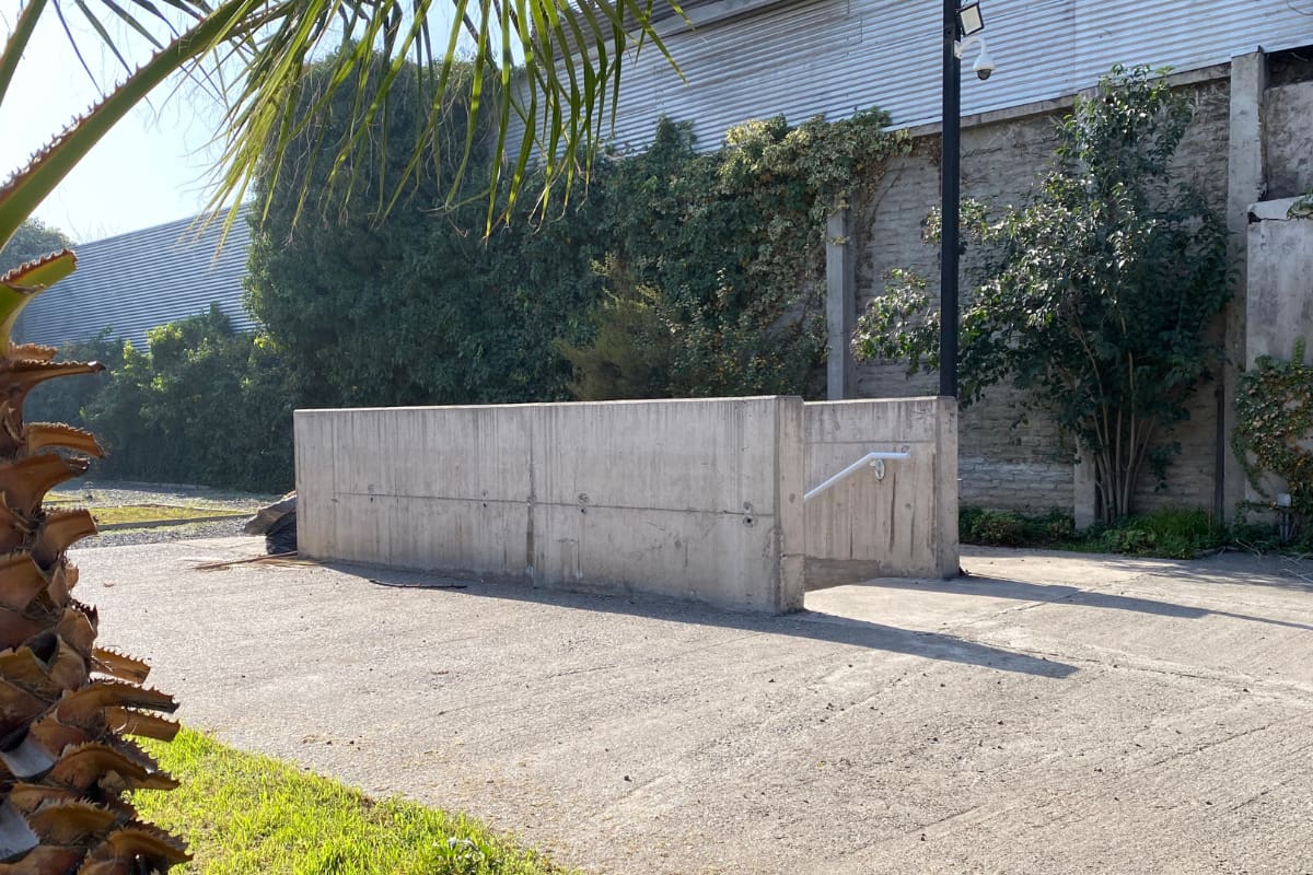 Cuenta con su obra gruesa terminada, sin embargo, no presenta terminaciones.