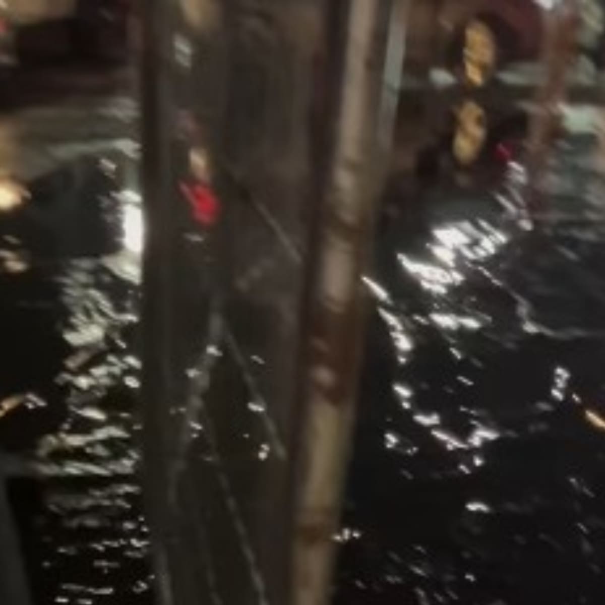 VIDEO | Hinchas de Colo-Colo reclaman por inundación en los estacionamientos del Monumental