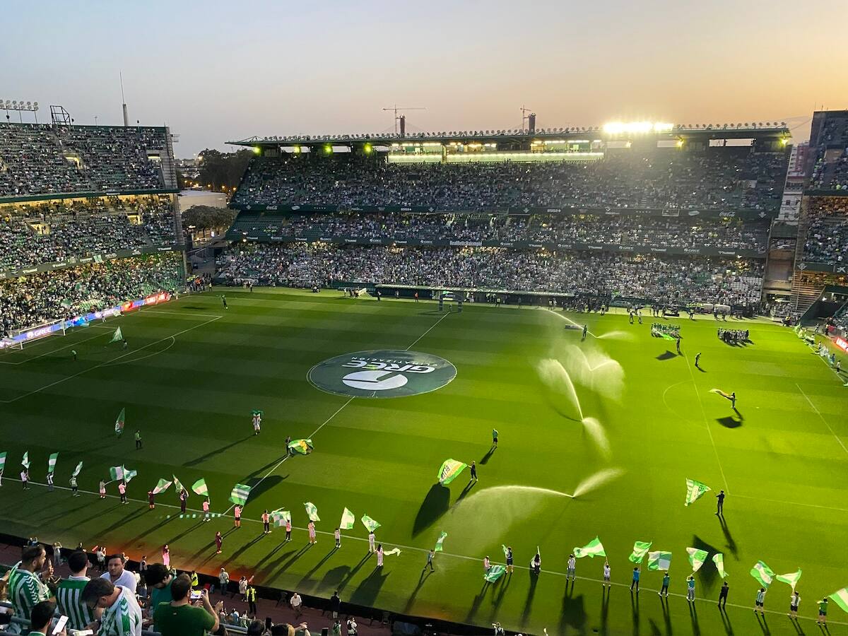 Sentir el inmenso cariño que tiene la afición del Betis por Manuel Pellegrini me emocionó desde mi ubicación en las tribunas. Foto: Patricio Erlandsen