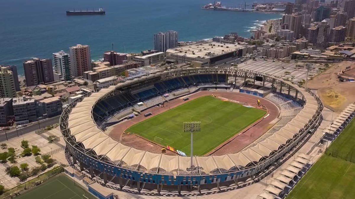“Deficiente”: Diputado amenaza a empresa encargada de remodelar estadio del fútbol chileno