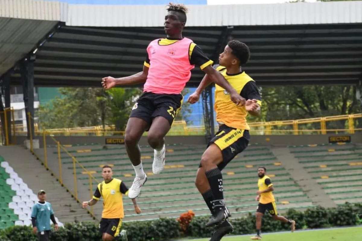 Entrenamiento de Deportes Quindío en el Estadio Centenario de Armenia. (Crédito: @deportesquindiooficial)