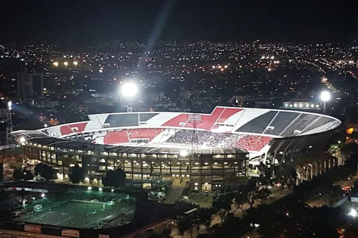 El gigantesco recinto es la casa del Santa Cruz, uno de los equipos grandes del estado de Pernambuco.