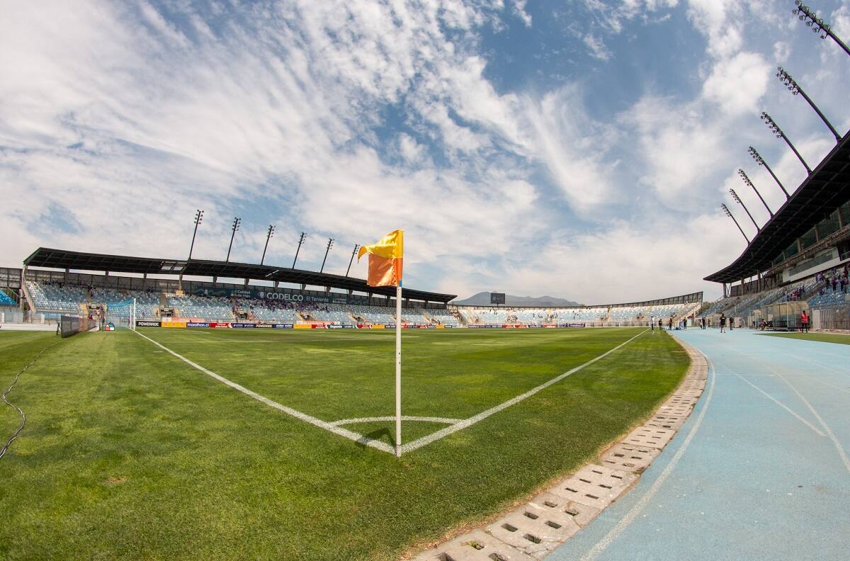 Estadio del fútbol chileno avanza en su remodelación para el Mundial Sub-20: ya sembraron el césped
