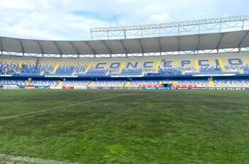 Atención Colo Colo: la deplorable condición en la que está la cancha del Ester Roa de Concepción