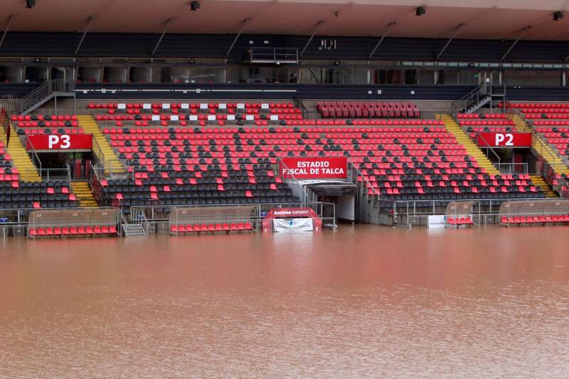 quedó completamente lleno de agua y su cancha hoy está dañada. Foto: Agencia Aton.