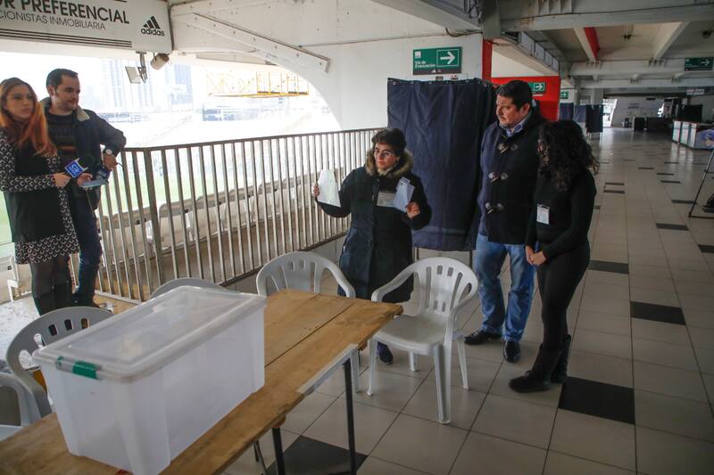 El Estadio Monumental de Colo Colo es uno de los locales de votación más importantes del país. (Foto: Agencia Aton)
