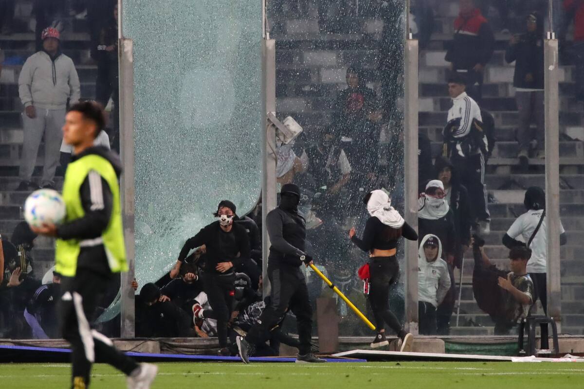 y los incidentes en el partido de Colo Colo ante Fortaleza. Foto: Aton.