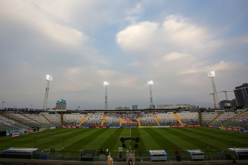 . Dos hinchas sin entrada perdieron la vida anoche. Foto: Agencia Aton.