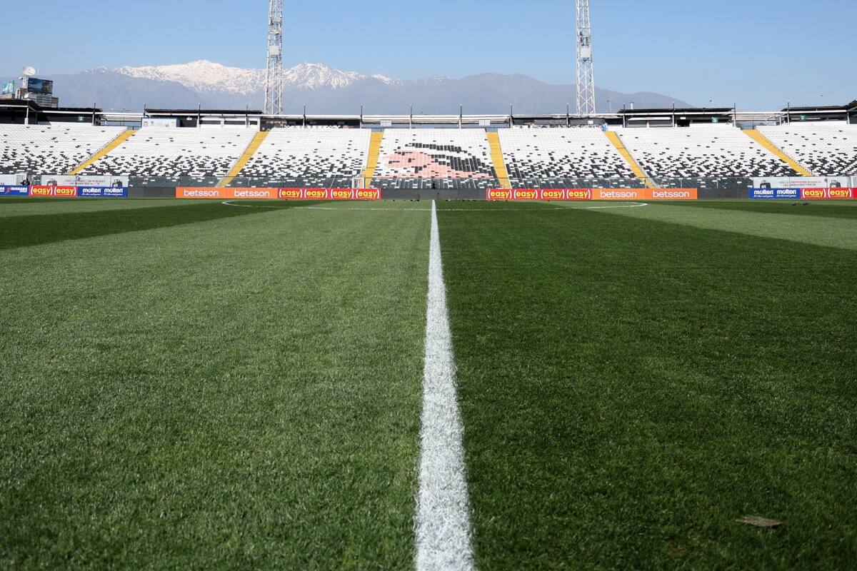 Colo Colo podría jugar ante la U sin público en el Monumental.
